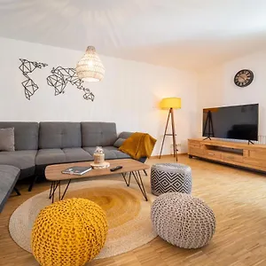 Dreamcation - Ehemaliges Pfarrhaus, 3d-tour, 4 Sz, Terrasse, Bbq, Küche, Garten, 140qm Apartment